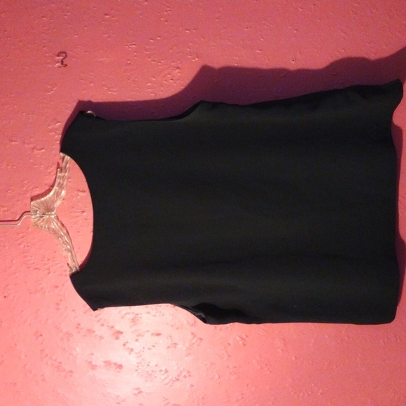 Tally Taylor, sleeveless,silky blouse - Picture 5 of 6